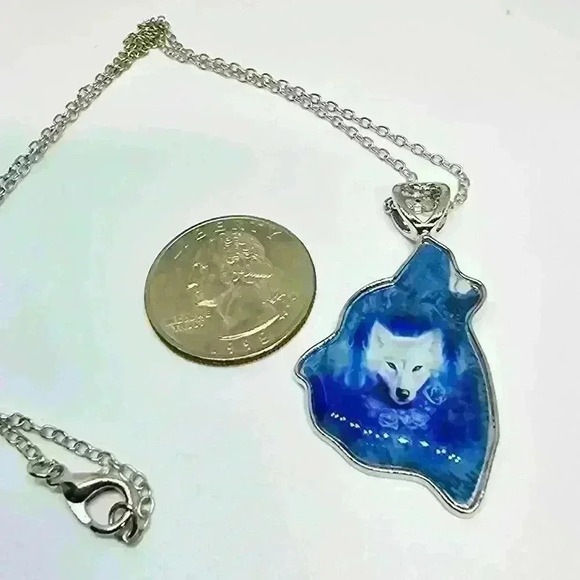 NWOT Blue Fire White Wolf Necklace - Picture 2 of 2